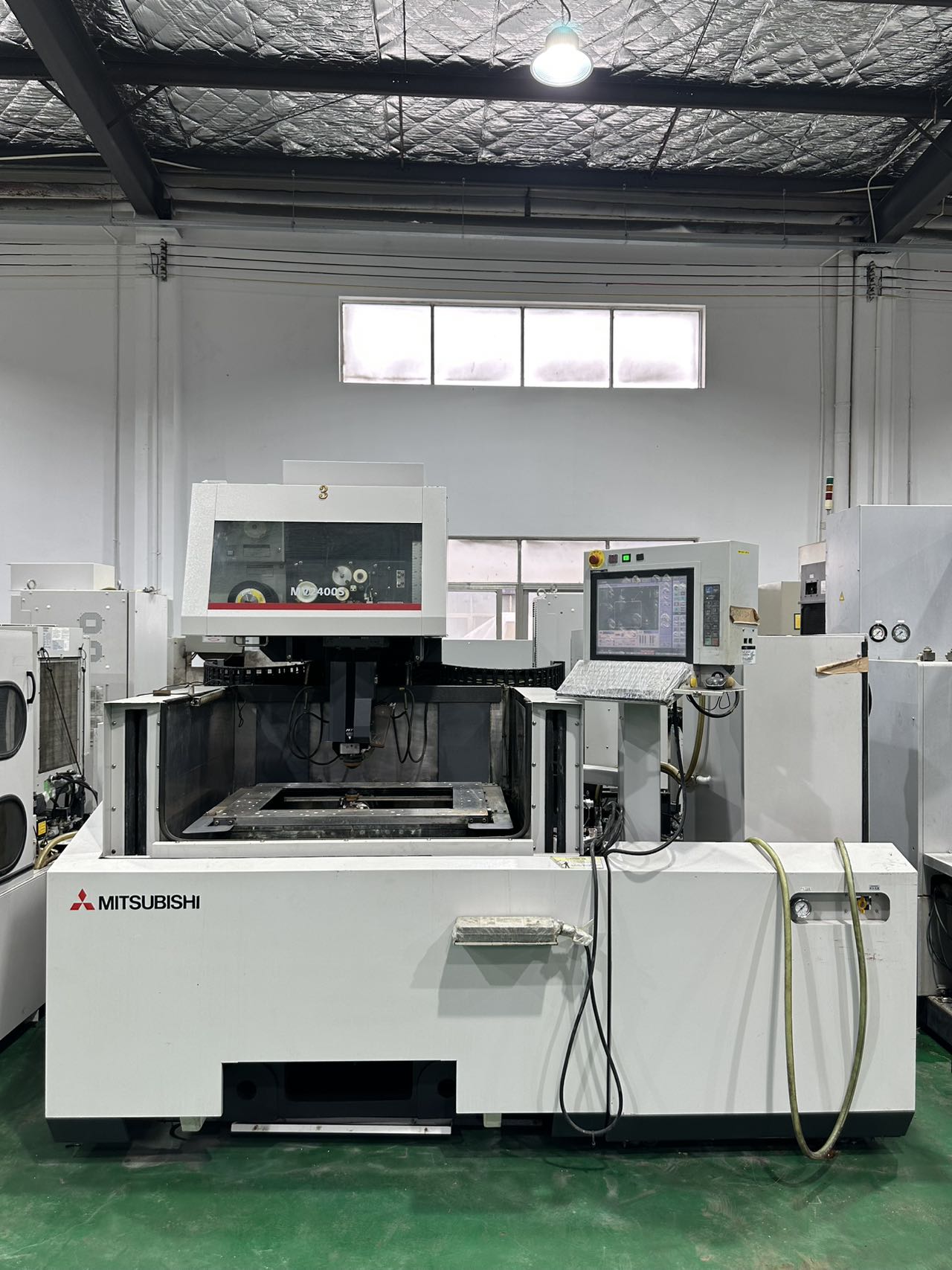 三菱 MV2400S 标准型慢走丝｜XY 直线电机，1.5 吨重载